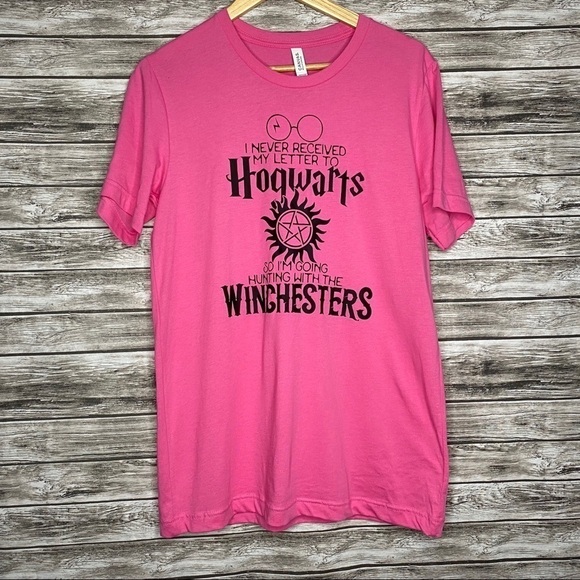 Hogwarts/ Winchester T-shirt. Size Medium - Picture 1 of 5